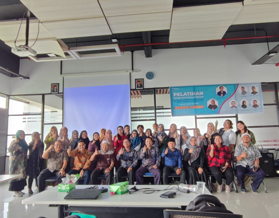 Dosen ITEBA dan Apple Developer Academy @Infinite Learning Mengadakan Pelatihan Peningkatan Kualitas Pembelajaran Berbasis Teknologi Interaktif untuk Guru-Guru di Kota Batam