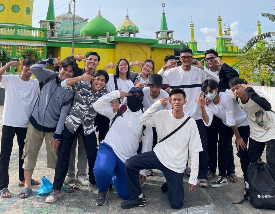 Mahasiswa ITEBA Beraksi Bersama FTS dalam Aksi Pembersihan Pulau Buluh di Hari Bumi
