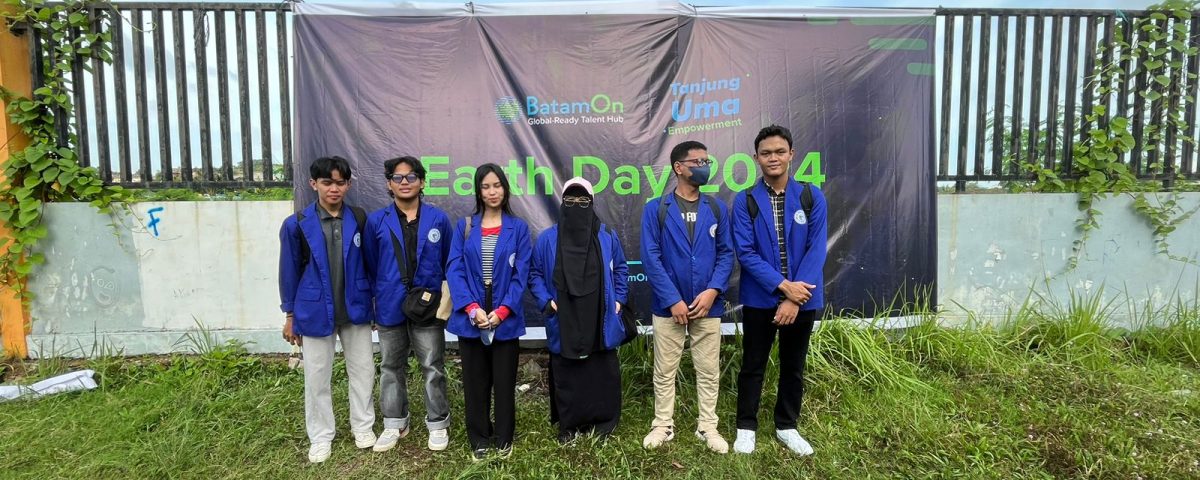 ITEBA Bergerak Bersama BatamOn dalam Program Pemberdayaan Masyarakat: Merayakan Hari Bumi dengan Aksi Bersih di Tanjung Uma