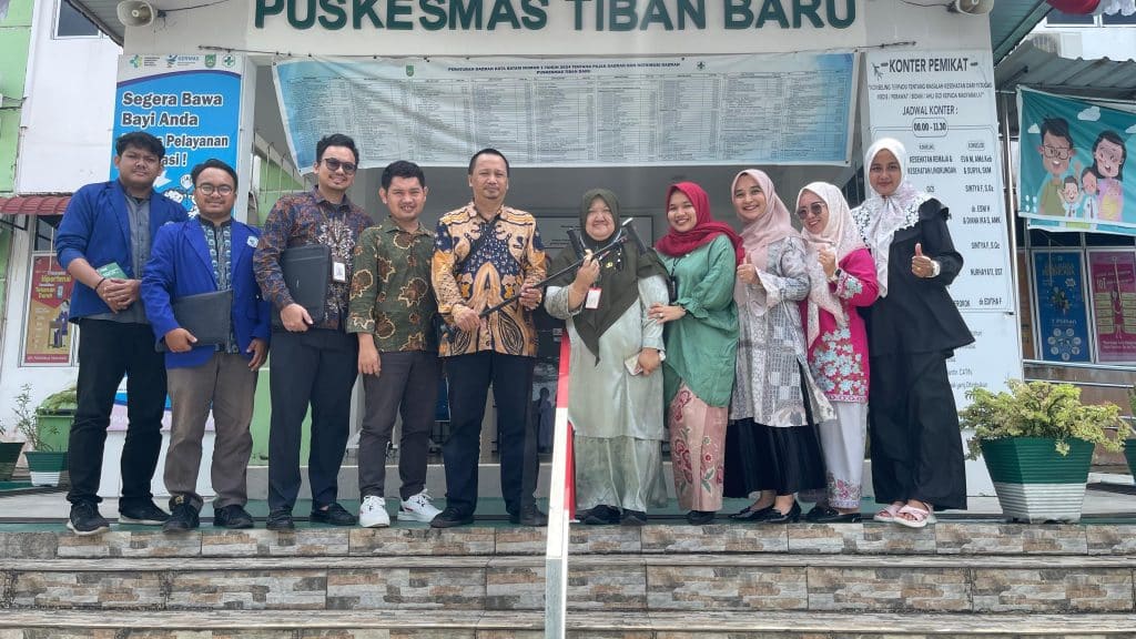 Tim PKM ITEBA Sosialisasikan Teknologi Inovatif bagi Lansia di Puskesmas Tiban Baru