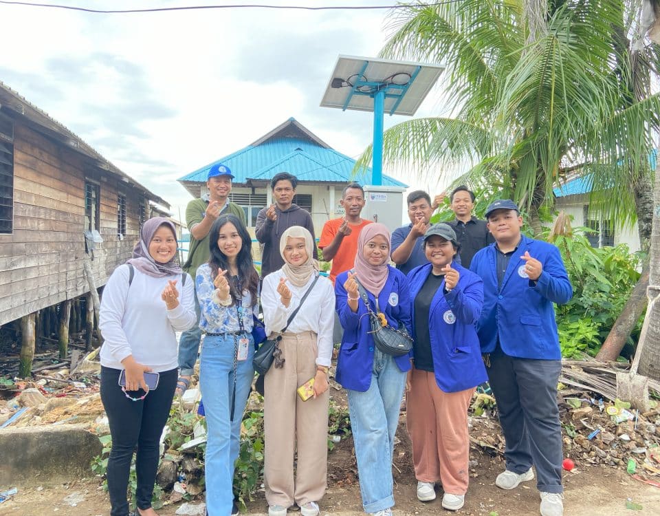 Inovasi IoT dan Machine Learning, Tim ITEBA Pasang Tiang Sensor di Pulau Buluh untuk Atasi Sampah Laut