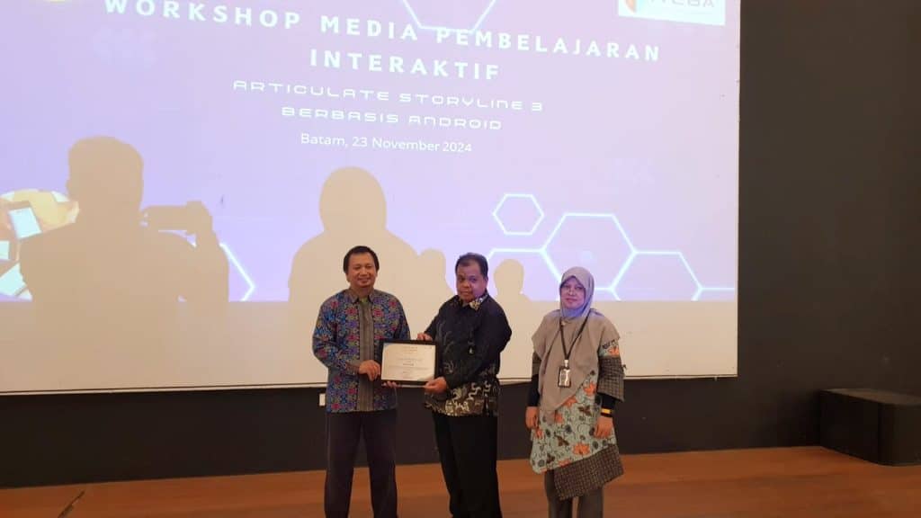 ITEBA dan MGMP Fisika Kota Batam Selenggarakan Workshop Media Pembelajaran Interaktif