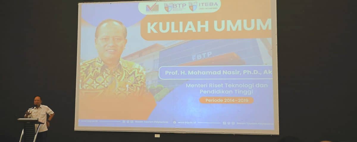 Prof. H. Mohamad Nasir, Ph.D., Ak., Berikan Kuliah Umum di Auditorium Kampus ITEBA: Sinergi Pendidikan dan Inovasi Teknologi