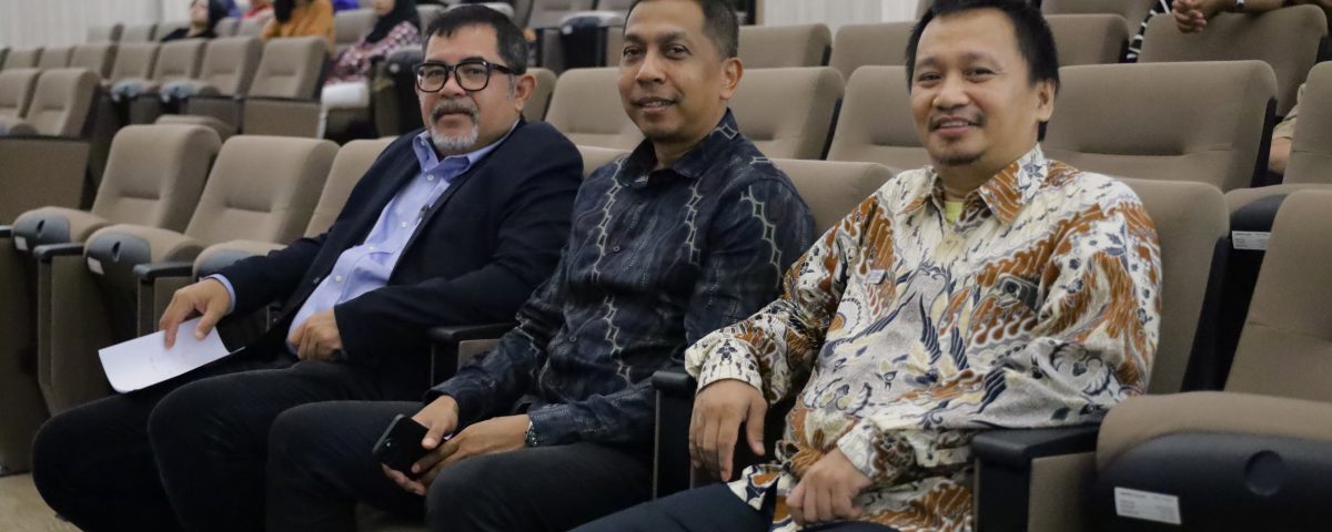 ITEBA Gelar English Language Programme Seminar Menuju Kampus Berbasis Bahasa Inggris Bertaraf Global ITEBA Gelar English Language Programme Seminar Menuju Kampus Berbasis Bahasa Inggris Bertaraf Global