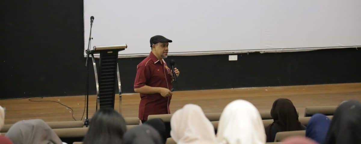 ITEBA Konsisten Hadirkan Tim Teaching Bersama Professor dari UTM: Kupas Tuntas Teknologi Material Komposit Pada Mata Kuliah Material Teknik ITEBA Konsisten Hadirkan Tim Teaching Bersama Professor dari UTM: Kupas Tuntas Teknologi Material Komposit Pada Mata Kuliah Material Teknik