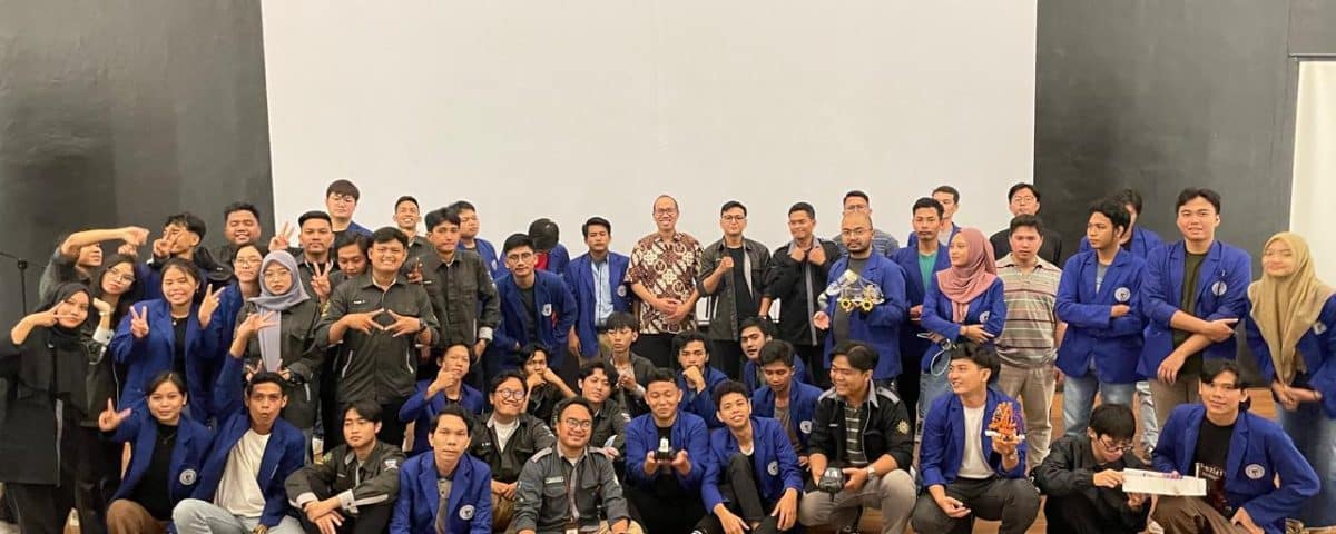Kolaborasi ITEBA dan ITB Hadirkan Pakar Robotika dalam Ujian Praktikum Robotika dan Line Follower Kolaborasi ITEBA dan ITB Hadirkan Pakar Robotika dalam Ujian Praktikum Robotika dan Line Follower