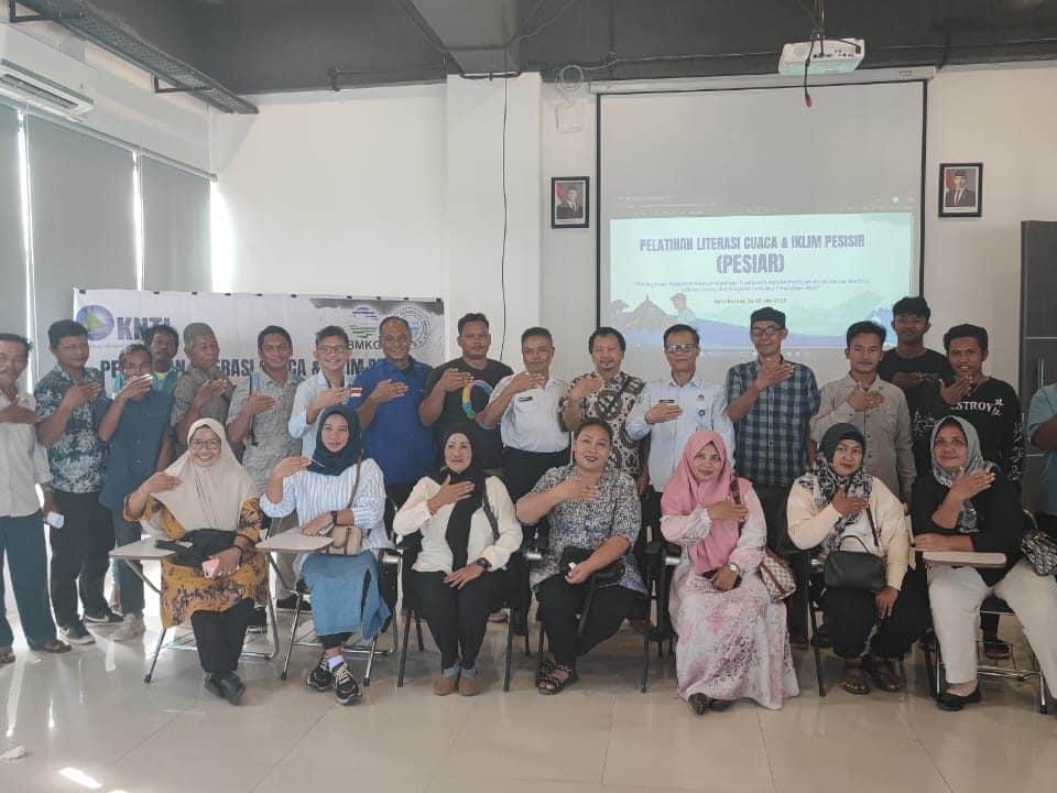 Bangun Ketangguhan Pesisir: ITEBA Mendukung KNTI dan BMKG Kepri Latih Nelayan di Kota Batam