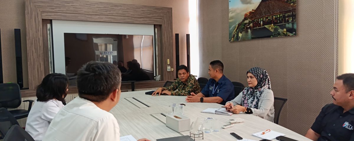BP3MI Kepri Mengajak ITEBA dan BTP Berkolaborasi dalam Membangun Migrant Care untuk Peningkatan Kualitas Pekerja Migran Indonesia BP3MI Kepri Mengajak ITEBA dan BTP Berkolaborasi dalam Membangun Migrant Care untuk Peningkatan Kualitas Pekerja Migran Indonesia