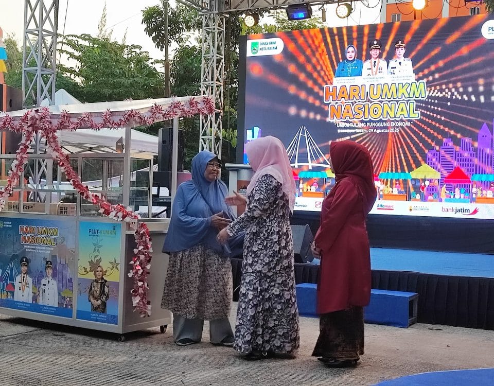 ITEBA Hadir di Peringatan Hari UMKM Nasional 2025, Mahasiswa Prodi Bisnis Digital Tampilkan Usaha Mandiri