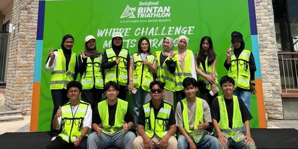 Mahasiswa ITEBA Jadi Volunteer di Ajang Internasional Indofood Bintan Triathlon 2025