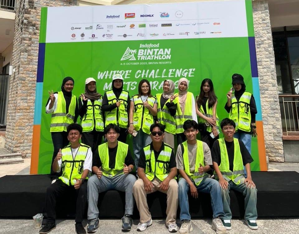 Mahasiswa ITEBA Jadi Volunteer di Ajang Internasional Indofood Bintan Triathlon 2025
