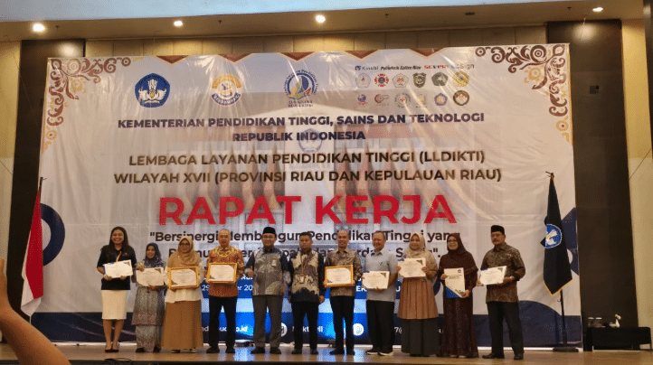 ITEBA Raih Penghargaan dalam Ajang Anugerah Humas Diktisaintek 2025 di Rapat Kerja LLDIKTI Wilayah XVII ITEBA Raih Penghargaan dalam Ajang Anugerah Humas Diktisaintek 2025 di Rapat Kerja LLDIKTI Wilayah XVII