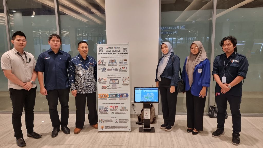ITEBA dan Telkom University Serahkan Layar Sentuh Tourism Map Batam di Pelabuhan Ferry Harbour Bay