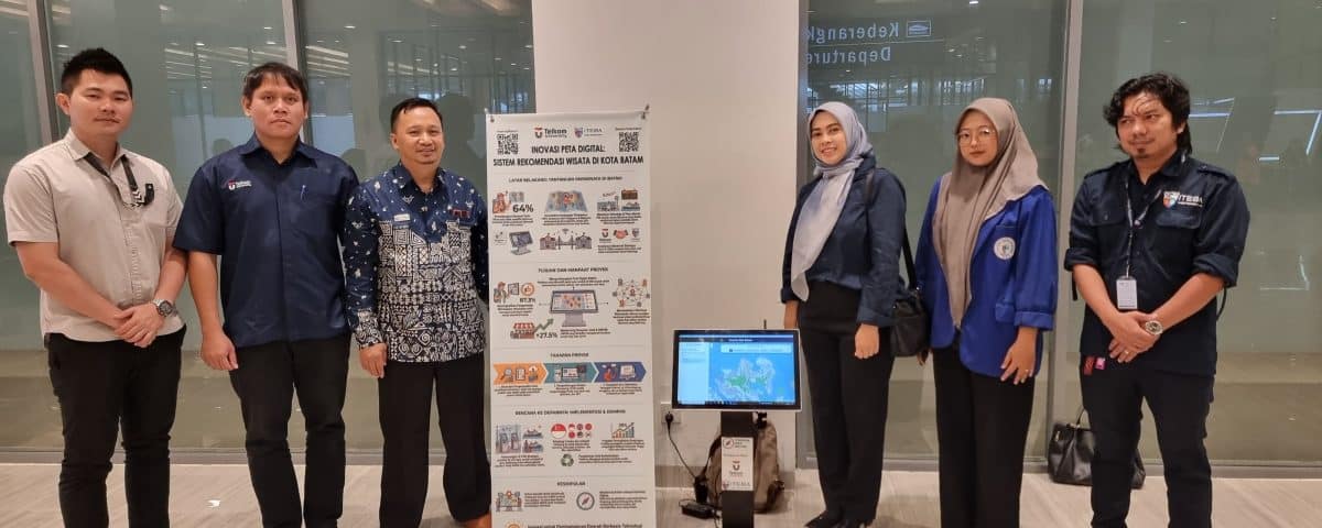 ITEBA dan Telkom University Serahkan Layar Sentuh Tourism Map Batam di Pelabuhan Ferry Harbour Bay