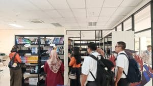 Karya Mahasiswa DKV Menarik Perhatian Penerbit Erlangga dalam Kunjungan Resmi ke ITEBA