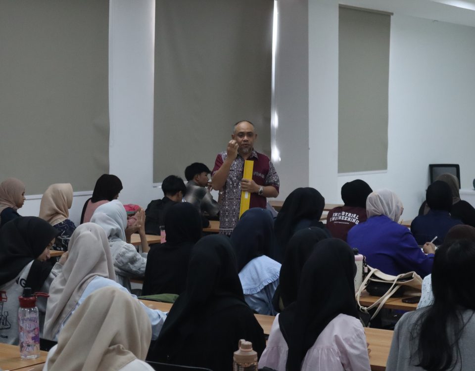 Perkuat Kerja Sama Akademik Berkelanjutan, ITEBA dan UTM Malaysia Kembali Gelar Guest Lecture Bidang Composite and Polymer Perkuat Kerja Sama Akademik Berkelanjutan, ITEBA dan UTM Malaysia Kembali Gelar Guest Lecture Bidang Composite and Polymer