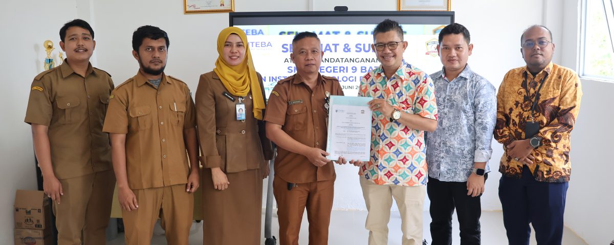 Gelar Edukasi Finansial Gen Z, ITEBA dan SMKN 9 Batam Teken MoU, Serta Kenalkan Dunia Kampus Sebagai Sinergi Pendidikan Gelar Edukasi Finansial Gen Z, ITEBA dan SMKN 9 Batam Teken MoU, Serta Kenalkan Dunia Kampus Sebagai Sinergi Pendidikan