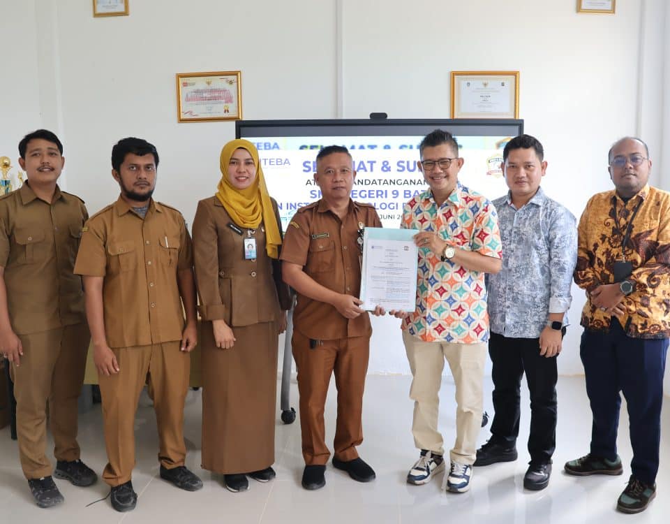 Gelar Edukasi Finansial Gen Z, ITEBA dan SMKN 9 Batam Teken MoU, Serta Kenalkan Dunia Kampus Sebagai Sinergi Pendidikan Gelar Edukasi Finansial Gen Z, ITEBA dan SMKN 9 Batam Teken MoU, Serta Kenalkan Dunia Kampus Sebagai Sinergi Pendidikan