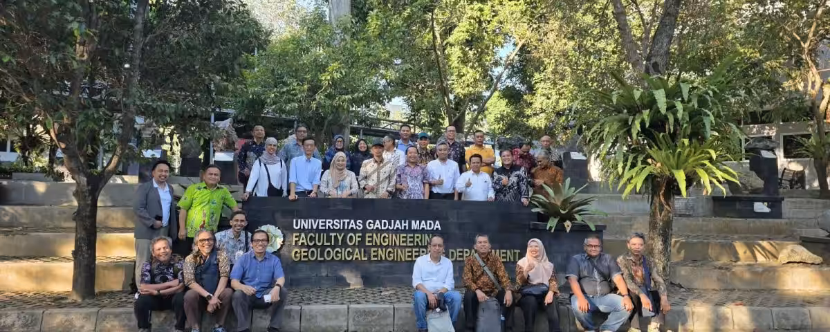 Dari Masalah Sampah hingga Energi Terbarukan: Riset Unggulan ITEBA Tampil di Fakultas Teknik UGM Pada Seminar Alumni Kyushu University Dari Masalah Sampah hingga Energi Terbarukan: Riset Unggulan ITEBA Tampil di Fakultas Teknik UGM Pada Seminar Alumni Kyushu University